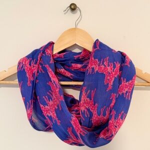 Lilly Pulitzer Riley Scarf in Neck and Neck Giraffe Print.